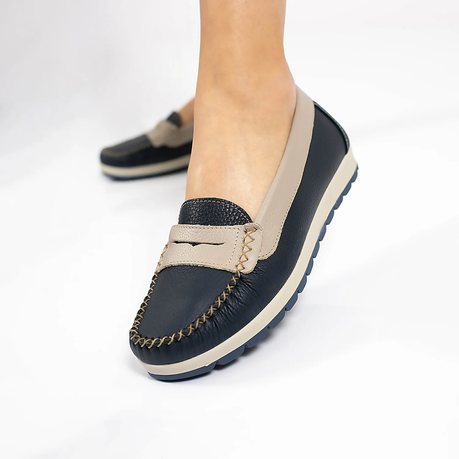 MOCASIN PAMPA AZUL Y BEIGE - Image 9